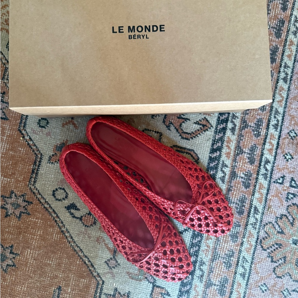 Le Monde Beryl - Regency Slipper, Crimson Woven Leather - Picture 6 of 7